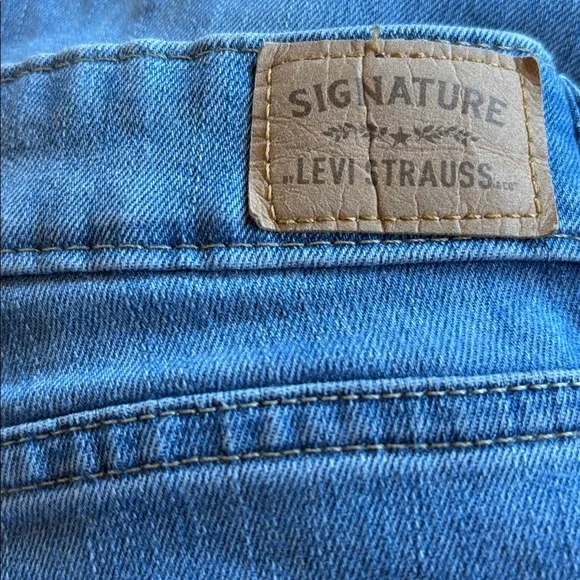 Levi's Signature Mid Rise Capri Blue Jeans Size 30 - Picture 5 of 6